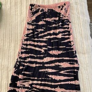 Midi skirt with a slit